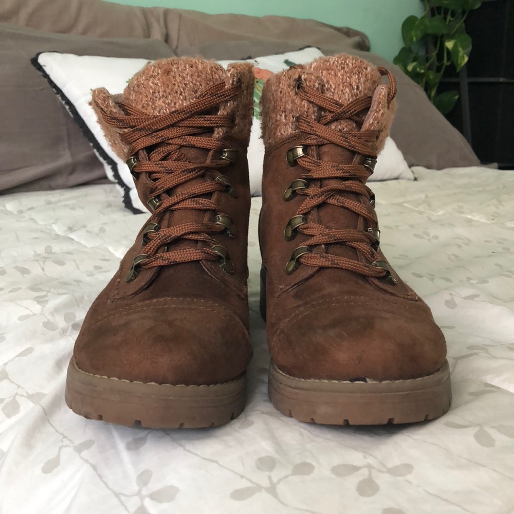 Women’s Winter Combat Boots - Picture 2 of 3